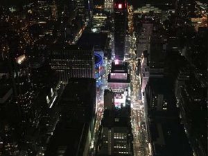 vue des toits de new york la nuit vincent thepaut