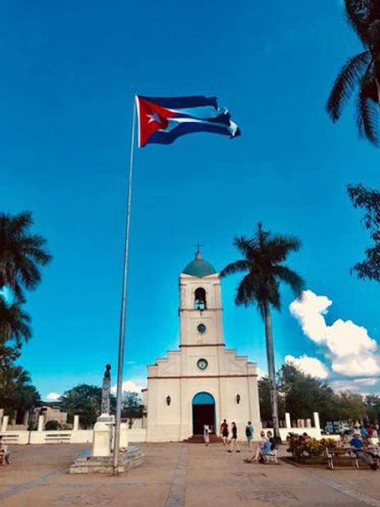 la havane cuba avec drapeau cubain vincent thepaut